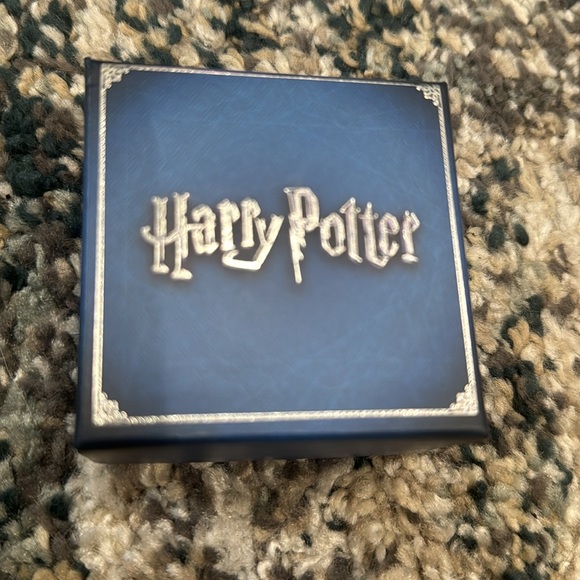 Harry Potter Ravenclaw Pin - Picture 2 of 3